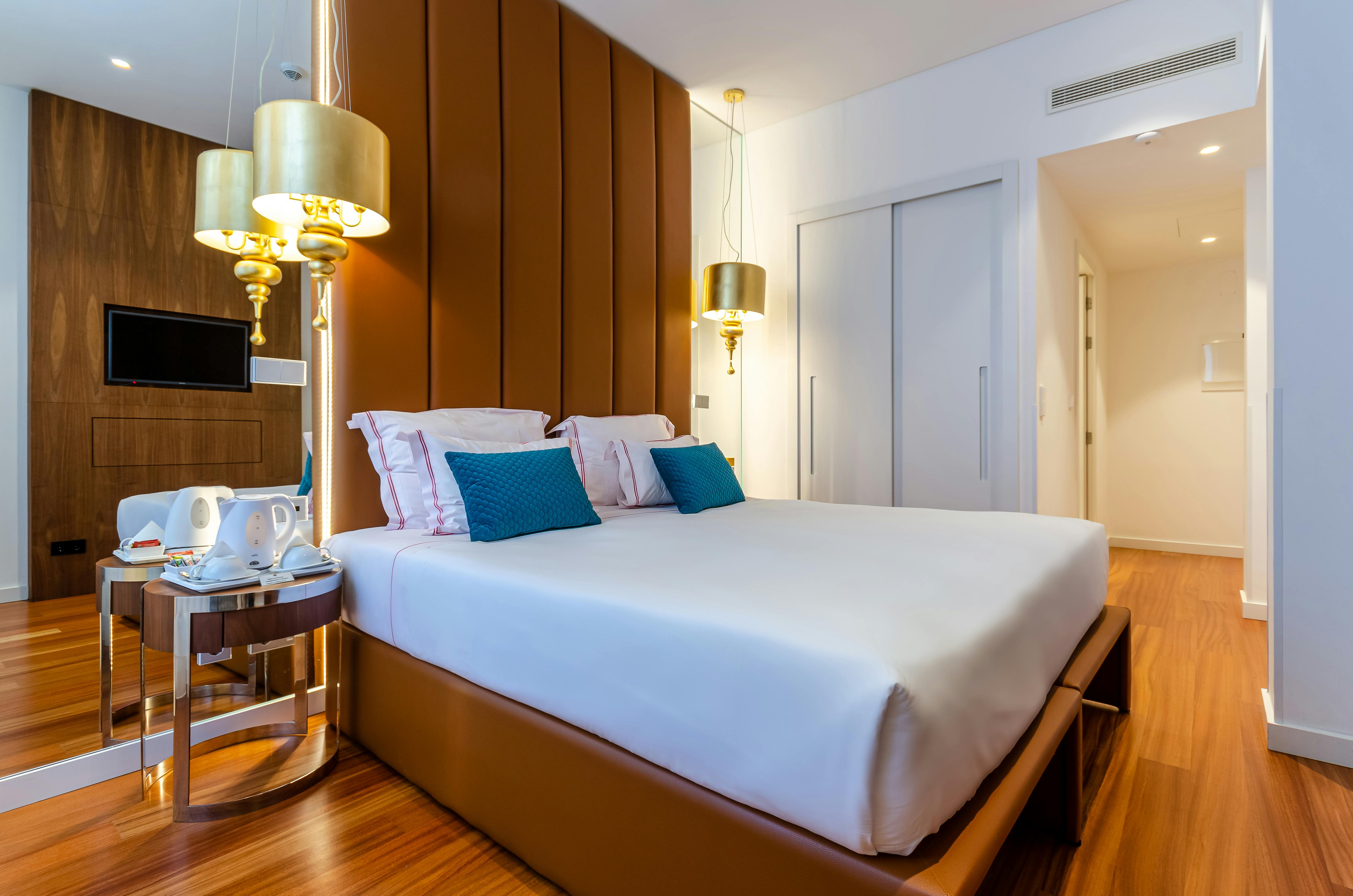 Hotel_room